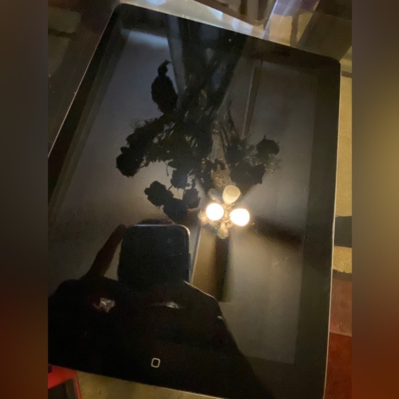 iPad Gen2 - Picture 2 of 2